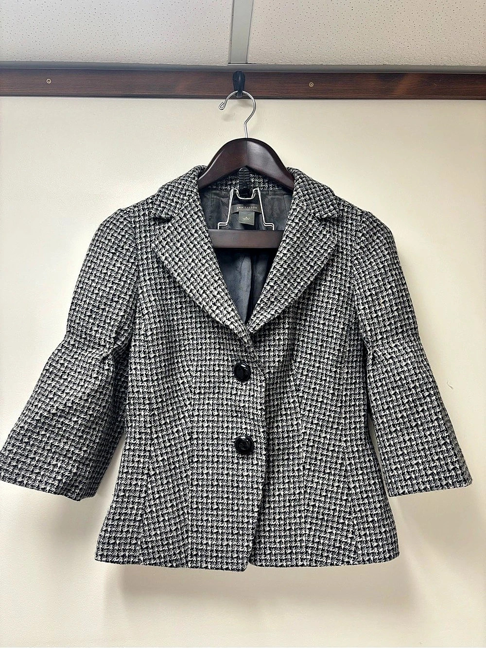 Ann Taylor Houndstooth Cropped Blazer in Gray, Black & White Size 4